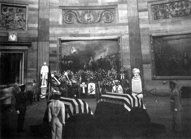 Photo: Unknown soldiers lie in state in the capitol rotunda.