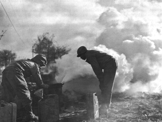 Photo: SMOKE SCREEN FOR THE THIRD ARMY CROSSING OF THE MOSELLE RIVER,