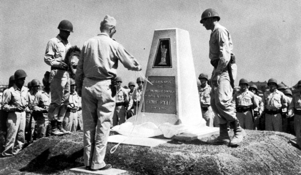 Photo: DEATH OF ERNIE PYLE