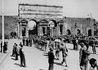 Troops of the 85th Division enter the gates of Rome.