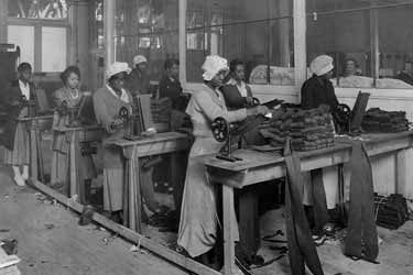 Women manufacturing soldiers’ spiral puttees at Alexander Propper & Company